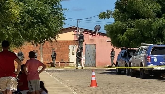 Lagoa Grande Polícia Militar Negocia E Homem Que Mantinha Sua Família Refém Se Entrega Assista 2336